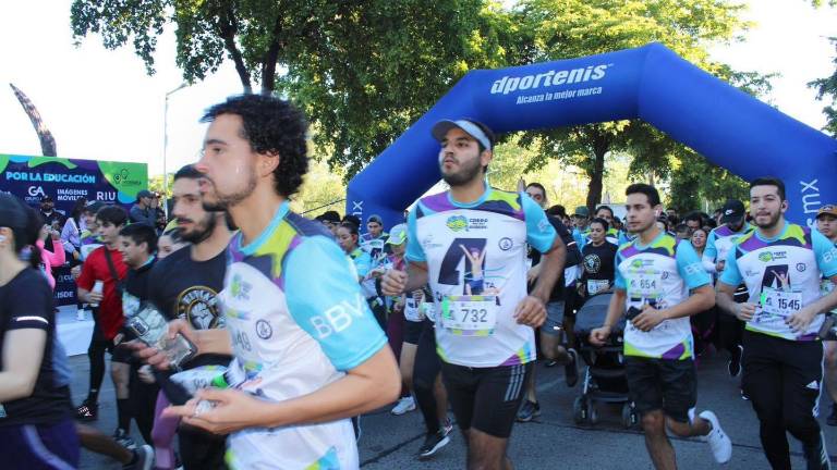 Más de mil 500 personas participaron en la carrera con causa.