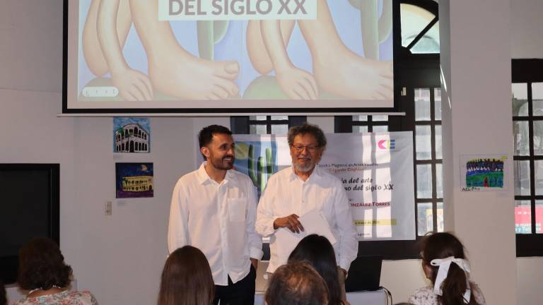 Alberto González Torres y Élmer Mendoza en el inicio de la Cátedra ‘Edgardo Coghlan’.