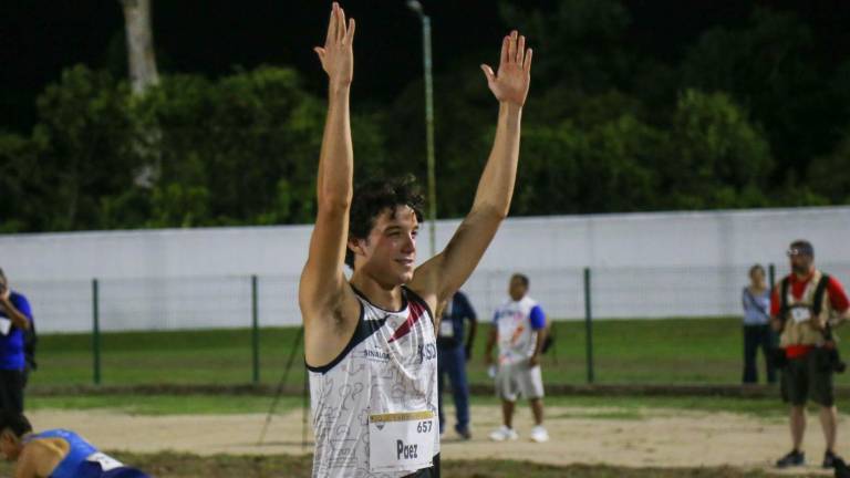Gerónimo Páez subió al podio en los 400 metros plano, al colgarse el metal plateado.