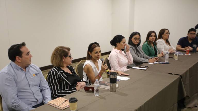 Josefina Vázquez Mota se reunió con organismos de Mazatlán que atienden necesidades de la niñez.