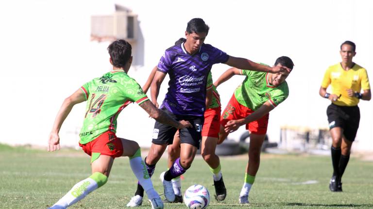 Cañoneros y Bravos disputaron peleado partido.