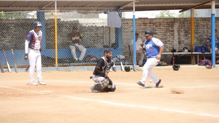 Con toda intensidad se juega en la Liga de Beisbol de Categoría ‘CB’.