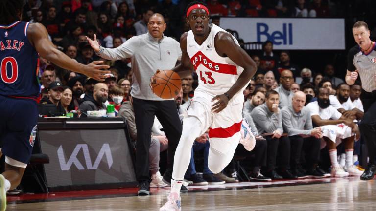 Pascal Siakam lideró a los Raptors hacia la victoria sobre los Sixers.