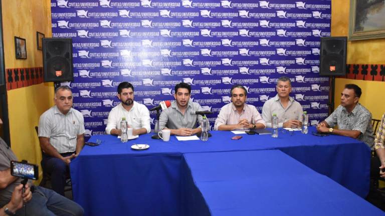 Integrantes de la asociación Civitas Universidad, que aboga por una mayor transparencia dentro de la UAS.