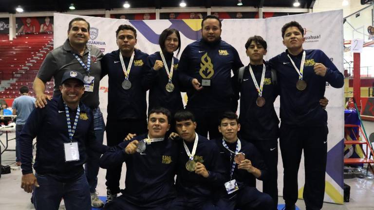 Los pugilistas uaseños lucen sus medallas.