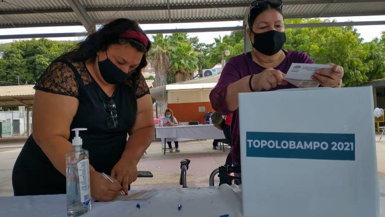 La mesa se instaló en la Escuela Primaria Capitán Hilario Rodríguez Malpica, y aunque la apertura oficial estaba señalada para las 8:00 horas, se inició 15 minutos antes