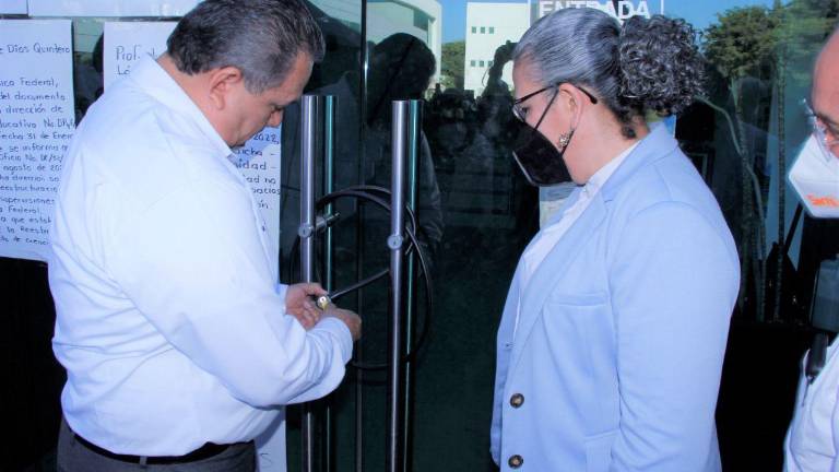 El líder del SNTE 17 y la secretaría de Educación se reúnen y se da la liberación de las instalaciones.