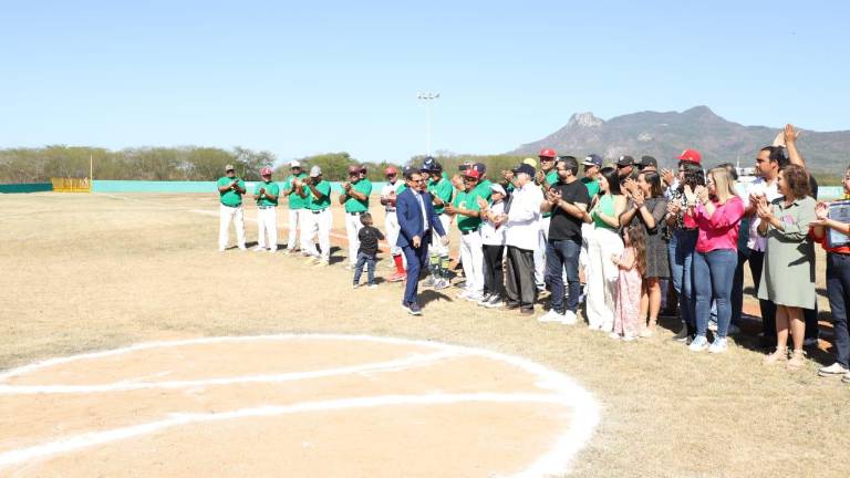 José “Pepe” Yñiguez, cronista en español de los Dodgers, se llevó la mayor ovación de los presentes.