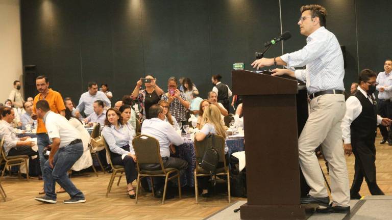 Amado Guzmán.
