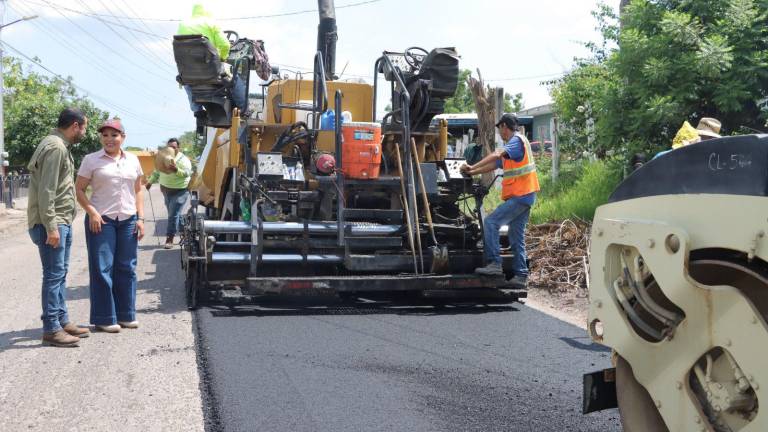 Supervisan autoridades avance en rehabilitación de carretera Agua Verde en Rosario