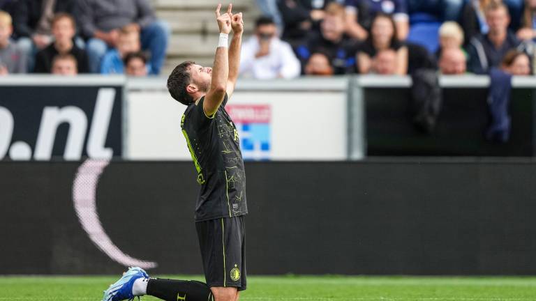 Santiago Giménez podría debutar en la Champions League, tras cumplir sus juegos de castigo.