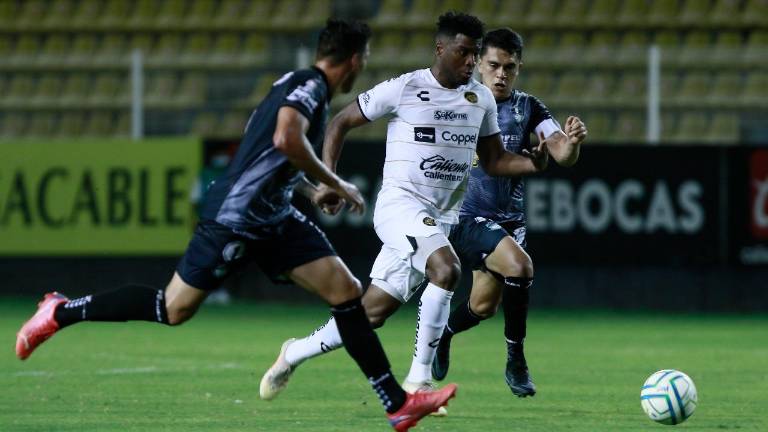 Dorados y Alacranes protagonizaron un buen partido en Culiacán.