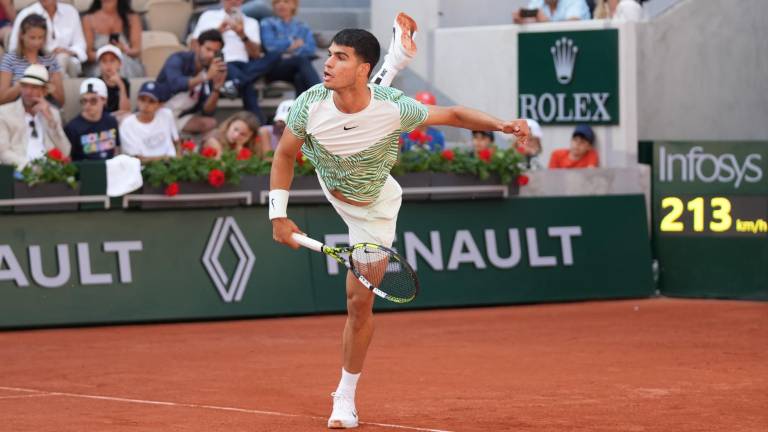 El español Carlos Alcaraz va con paso firme en Roland Garros.