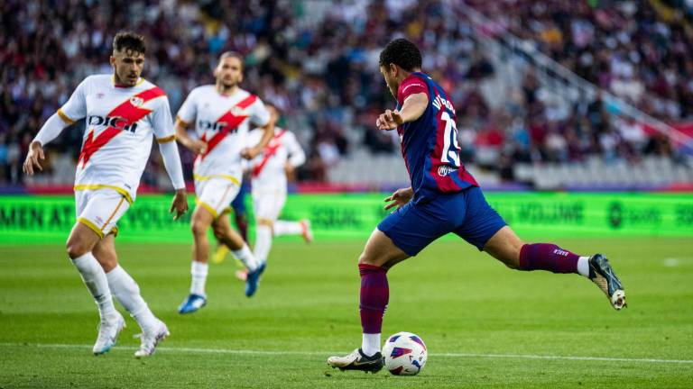 Barcelona derrota 3-0 al Rayo Vallecano en casa.