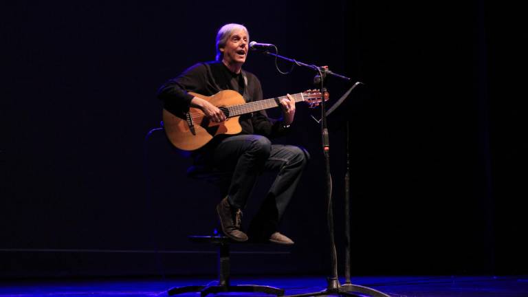 Arranca Virulo carcajadas en su regreso a Culiacán con su show Notas y Netas 2023.