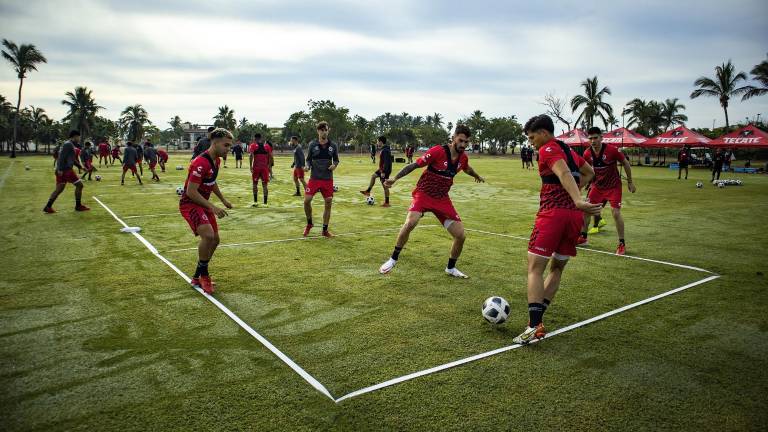 Xolos entrena a doble sesión en Mazatlán.