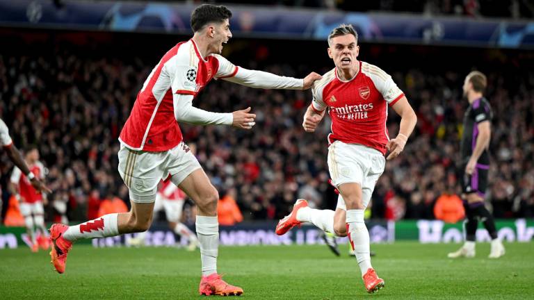 Leandro Trossard celebra el gol que sentenció el empate en favor del Arsenal.