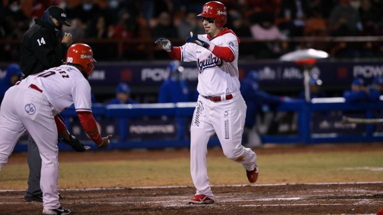 Daniel Castro anota carrera para Águilas de Mexicali.