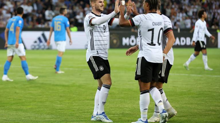 Alemania superó con comodidad a Italia, que agudiza más su crisis futbolística.
