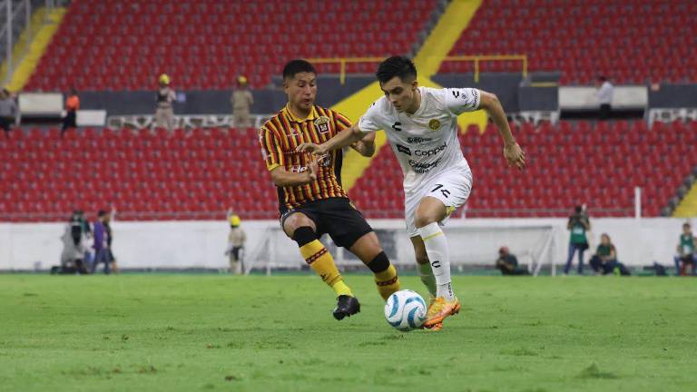 El Gran Pez fue fácil presa de Leones Negros en el Estadio Jalisco.