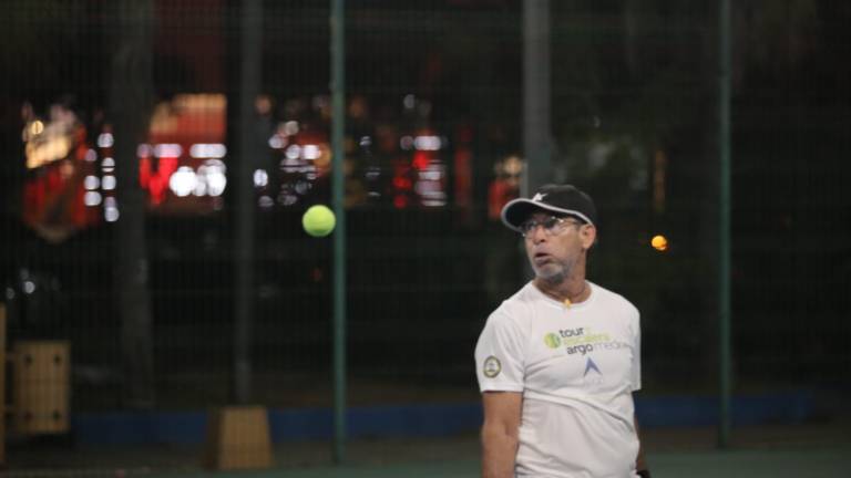 Luis Velarde derrota en la categoría D a Pablo Zamudio.