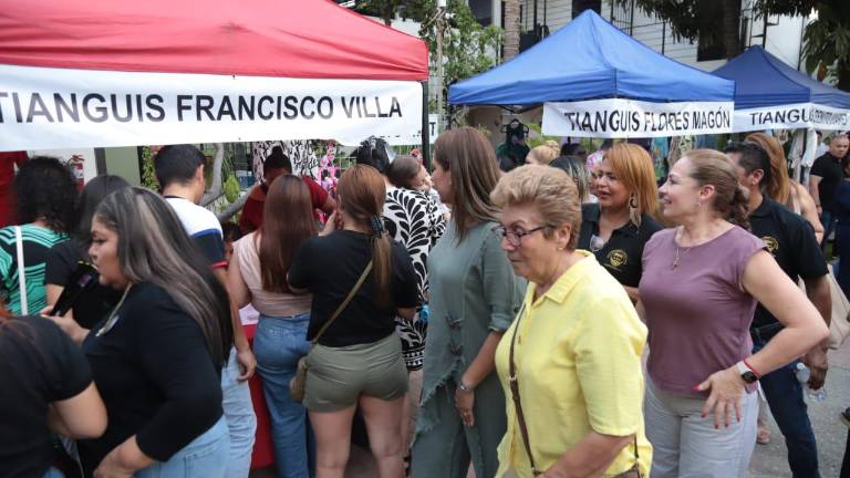 La regidora Wendy Barajas reconoció el esfuerzo de los tianguistas y el respaldo del Oficial Mayor en la formación de la nueva asociación.