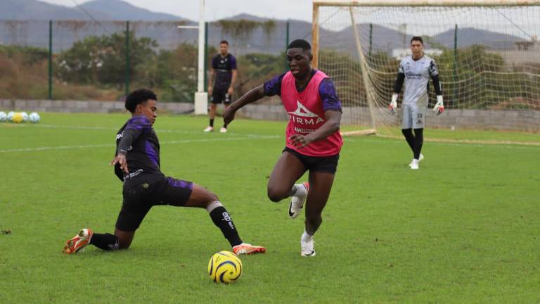 Stiven Plaza ya entrena a la par de sus compañeros, en el campamento de Mazatlán FC.