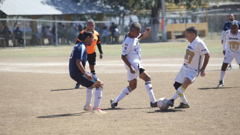 Los campos del Muralla albergaron la final de Copa de la Liga de Futbol Veteranos Plartino.