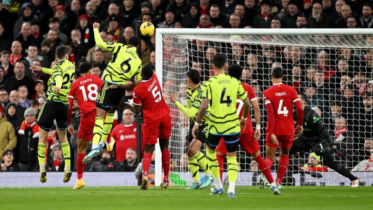 Arsenal y Liverpool igualan a un gol.
