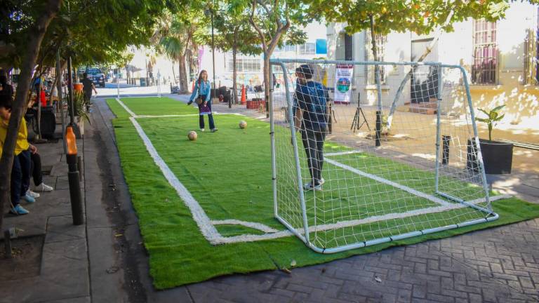 Una pequeña cancha fue colocada en el Paseo del Ángel, en la capital sinaloense, dentro de las actividades de “Culichilandia”.