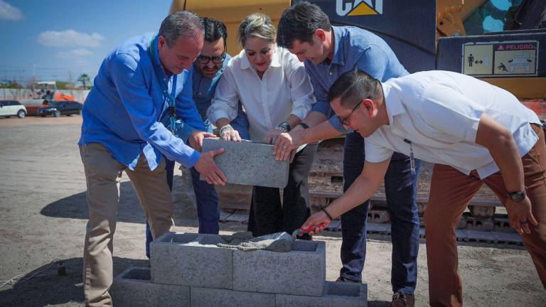 Colocación de la primera piedra de la cuarta sucursal de Walmart en Culiacán.