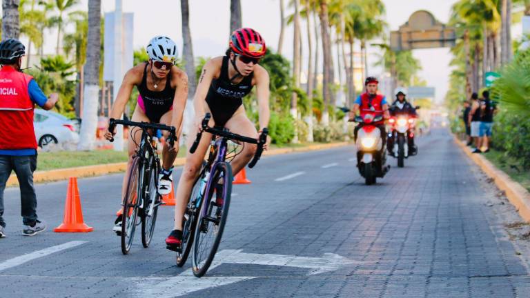 Puerto Vallarta fue la sede del Triatlón AsTri Vallarta, donde brillaron dos mazatlecos.