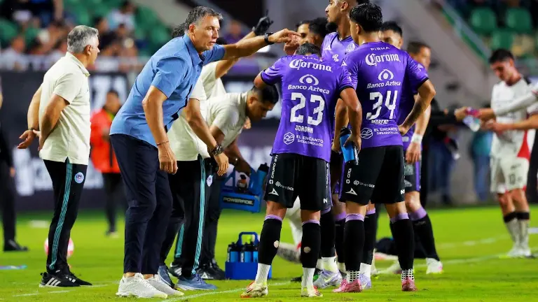 Robert Dante Siboldi buscó por todos los medios el triunfo del Mazatlán FC, pero al final solamente obtuvo el empate.