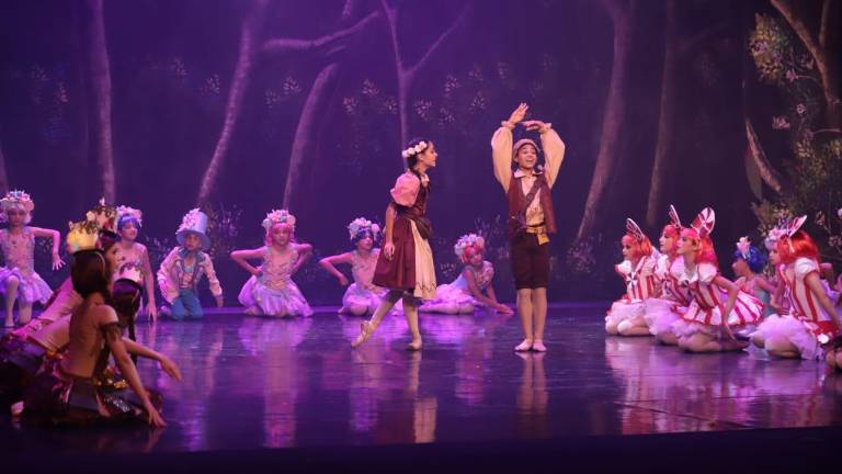 Camila Loaiza Mendoza (Gretel) y José Francisco Zamora Velarde (Hänsel), protagonizaron la puesta en escena “Hänsel y Gretel”, en Mazatlán.