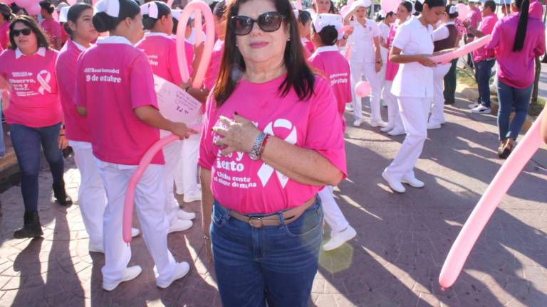 La regidora Zulema Velarde explica que una detección y atención a tiempo salva la vida contra el cáncer de mama.
