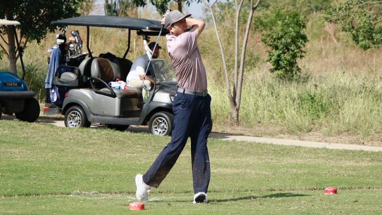 En la primera edición del Torneo de Golf participan 100 golfistas de varios estados del país.