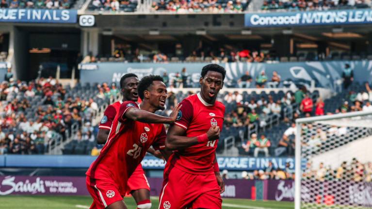 Jonathan David marca el gol del triunfo canadiense.