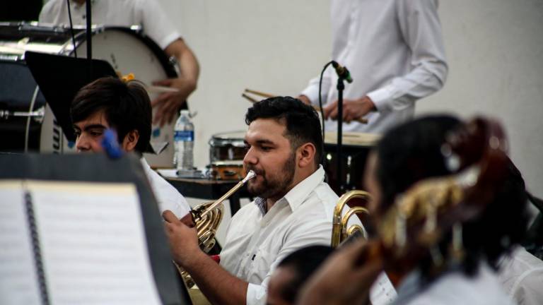 El viernes 29 de abril, a las 18:40 horas, en Pericos se presentará la Banda Sinfónica Juvenil del Estado, con la obra “El Gato con Botas”, bajo la dirección del Mtro. Baltazar Hernández Cano y con la participación de la actriz Paola Castillo.