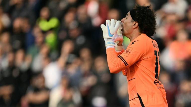 Guillermo Ochoa hizo su lucha por evitar el gol, aunque encajó uno.