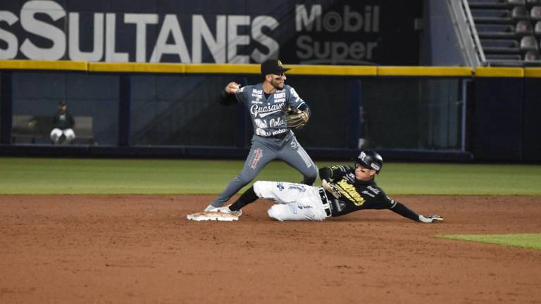 Algodoneros de Guasave inició serie con derrota ante Sultanes en Monterrey.