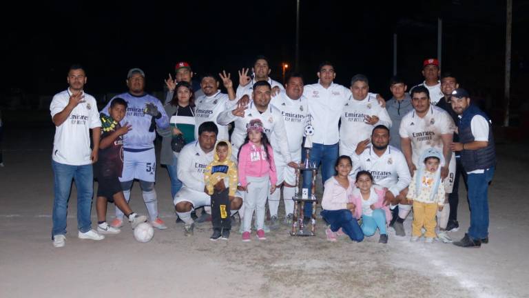 Gordi-Buenos celebra su tricampeonato.