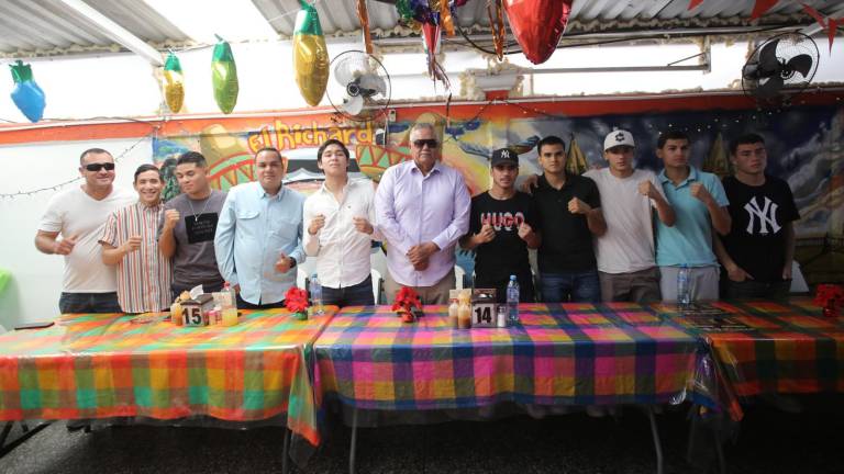 Los protagonistas de la velada alistan los puños.