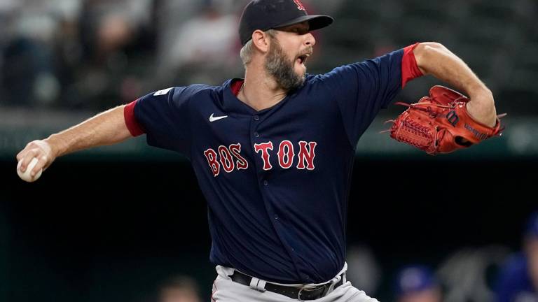 Chris Martin relevará ahora para los Rangers.
