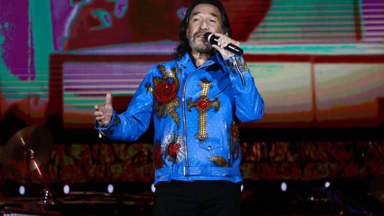 El cantante Marco Antonio Solís se presenta con lleno total en el Estadio de Los Tomateros.