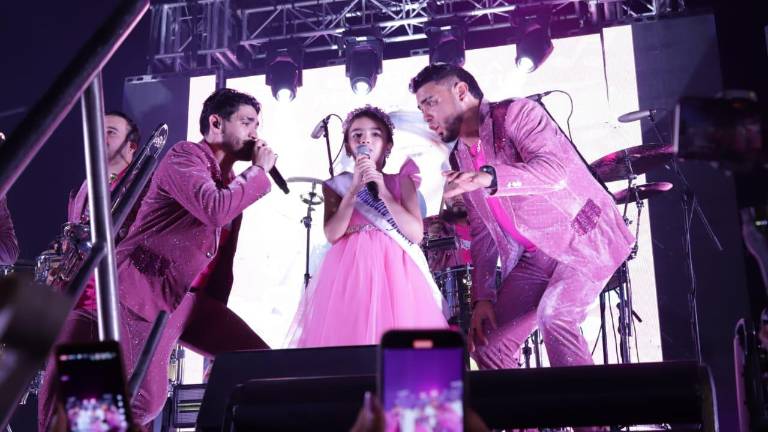 Además de presentar su tema ‘Ximena Es’, la pequeña candidata a Reina Infantil del Carnaval 2025 cantó “El Corrido de Mazatlán junto a Banda El Recodo.