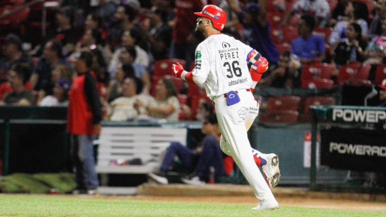 Félix Pérez impulsa dos carreras con cuadrangular.
