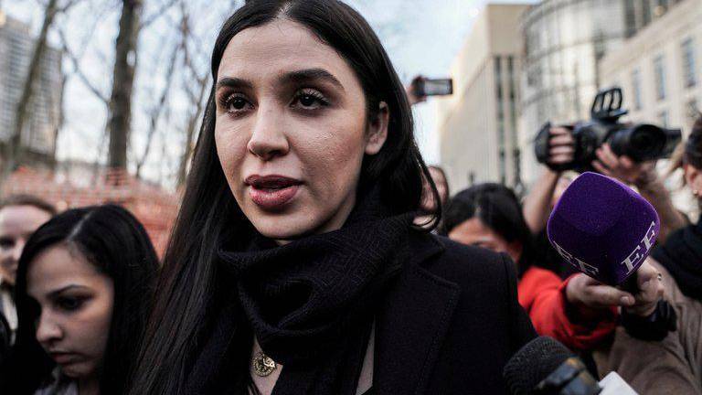 Emma Coronel saliendo de la Corte federal de Nueva York en 2019.