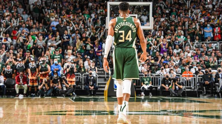 Giannis Antetokounmpo anotó más de 40 puntos en el Juego 3.
