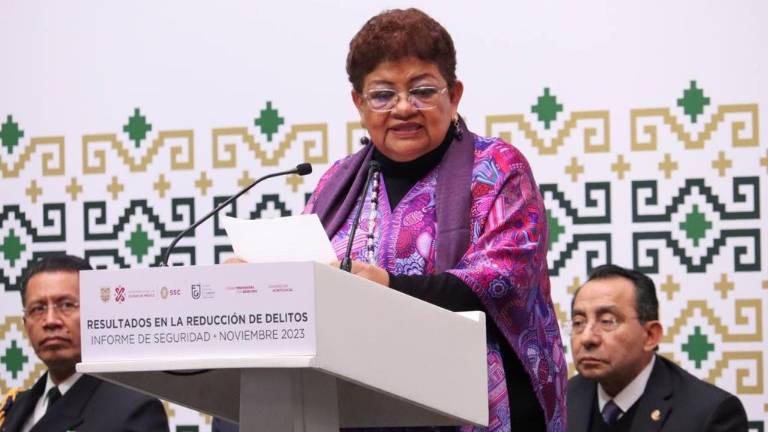 Según una investigación realizada por el escritor Guillermo Sheridan, la tesis de Godoy tiene copias textuales de investigaciones de académicos y escritores.