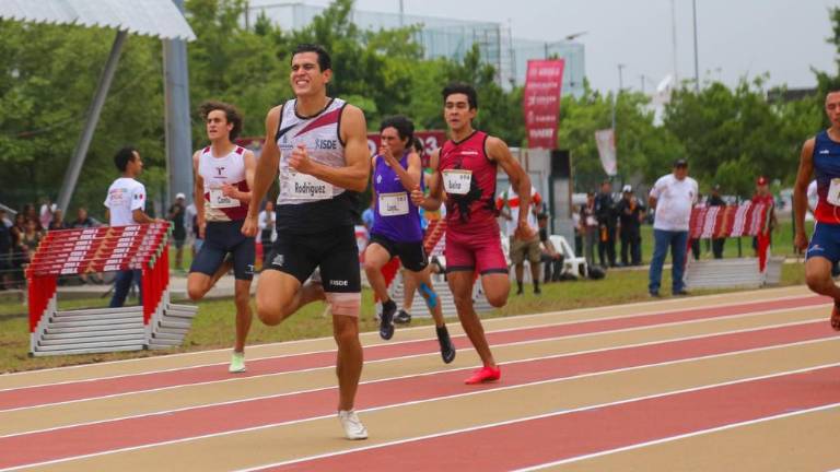 Jaime Rodríguez registra un tiempo de 20.70 segundos para llevarse el oro.